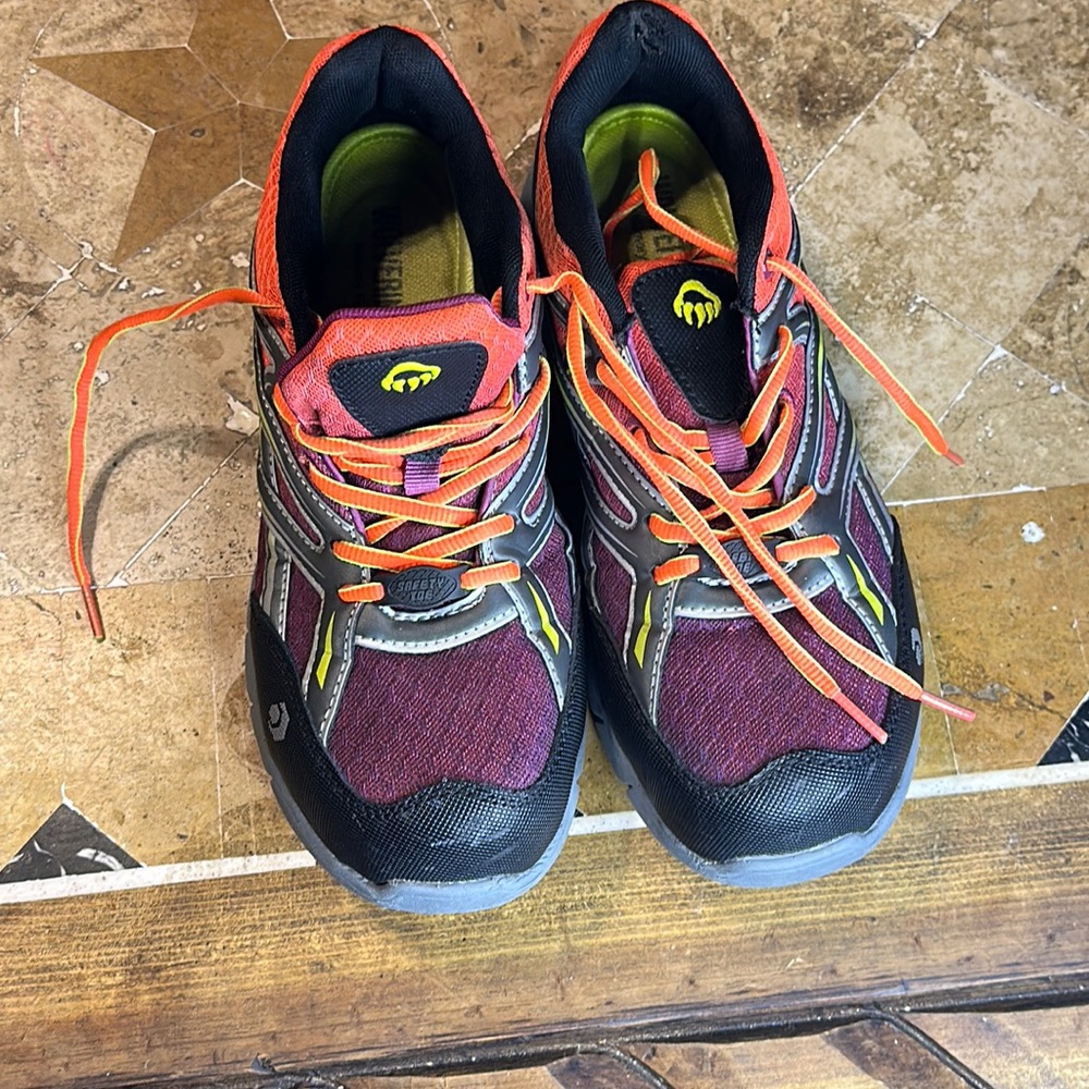 Women’s wolverines jet stream size 8.5 composite toe slip resistant shoes